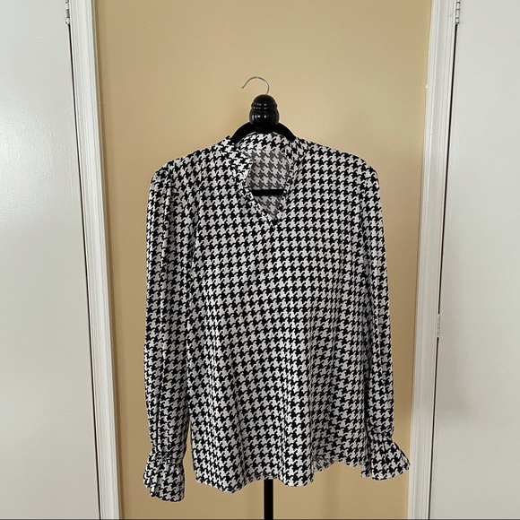 NWOT Houndstooth Flounce Sleeve Blouse - Picture 4 of 5